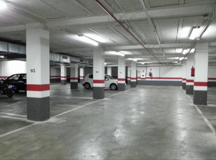Jardines De La Muralla Free Parking 萨拉曼卡 外观 照片