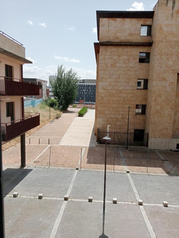 Jardines De La Muralla Free Parking 萨拉曼卡 外观 照片